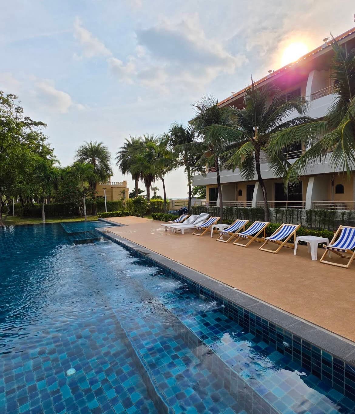 Villa Blanca Seafood Restaurant and Hotel